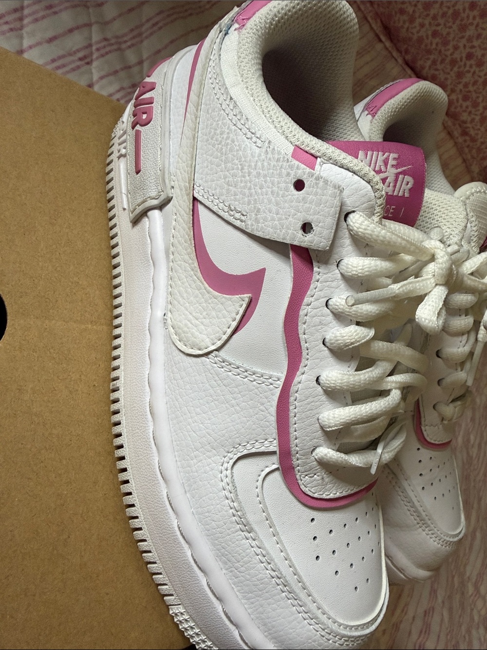 NIKE SNEAKERS! WORN 3 times.